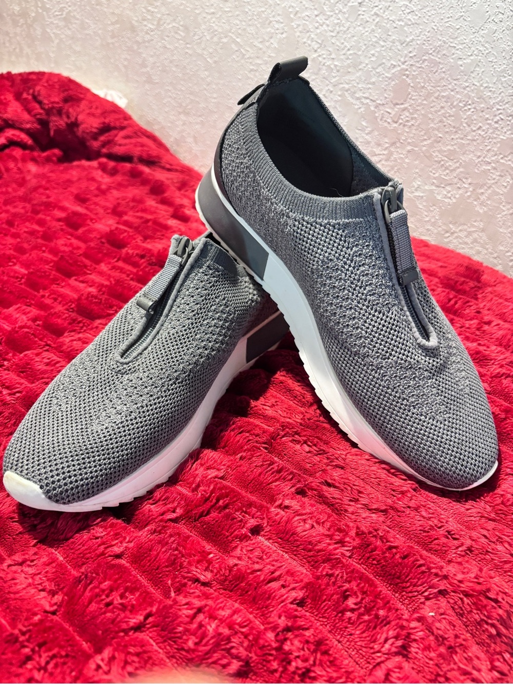 Anne Klein iflex Gray Mesh Summer Slip-On Zipper Size 9 Sneakers Great Condition